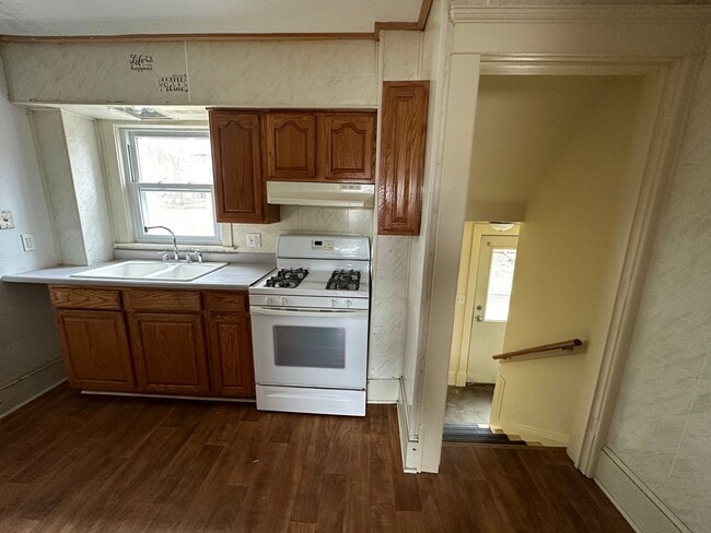 Building Photo - Spacious 3-Bedroom Home Near Jackson High ...
