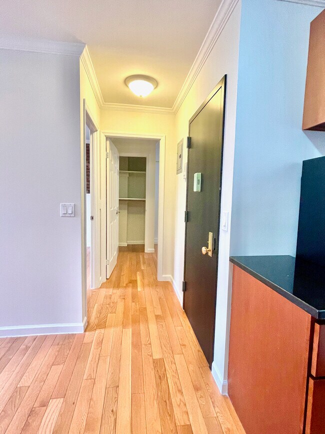 Building Photo - 239 Henry St