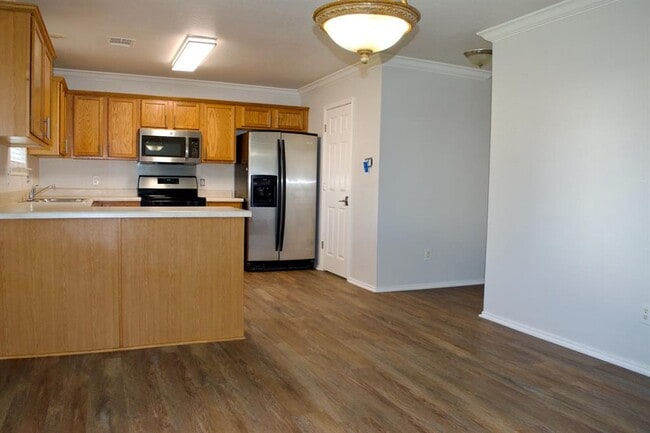 Building Photo - 1708 Darjeeling Dr