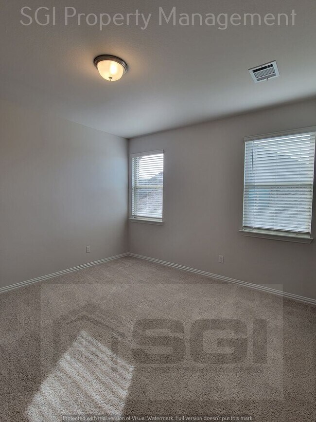 Building Photo - Incredible Brand New 6 Bedroom!!
