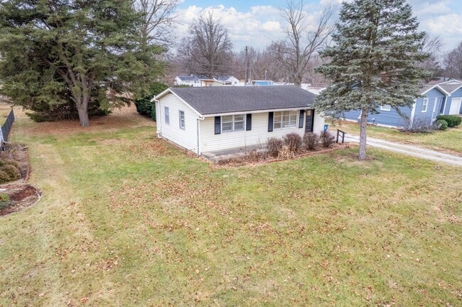 Building Photo - North Side Gem – 2-Bedroom with Garage & C...