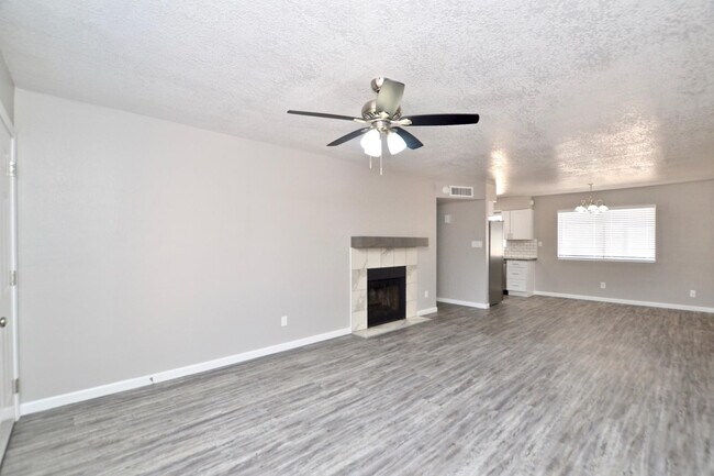 Building Photo - 645 N Arrowhead Dr