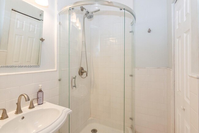 Building Photo - 1225 Tangier St