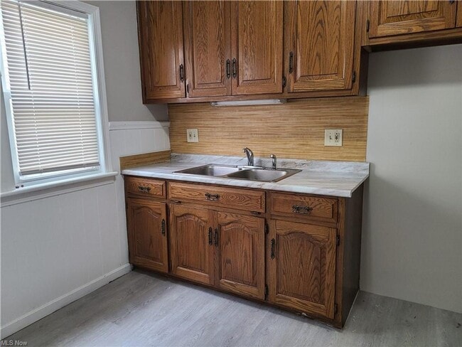 Building Photo - Shinde Altamont