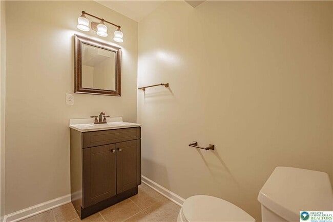 Building Photo - 1753 Pinewind Dr
