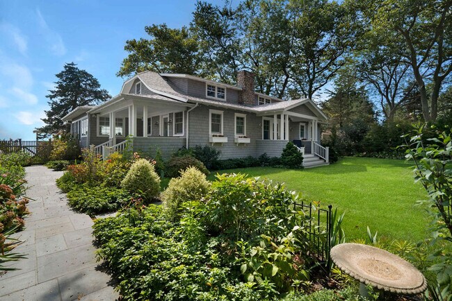 Building Photo - 912 Peconic Bay Blvd