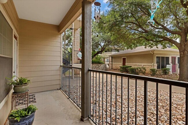 Building Photo - 2320 Gracy Farms Ln