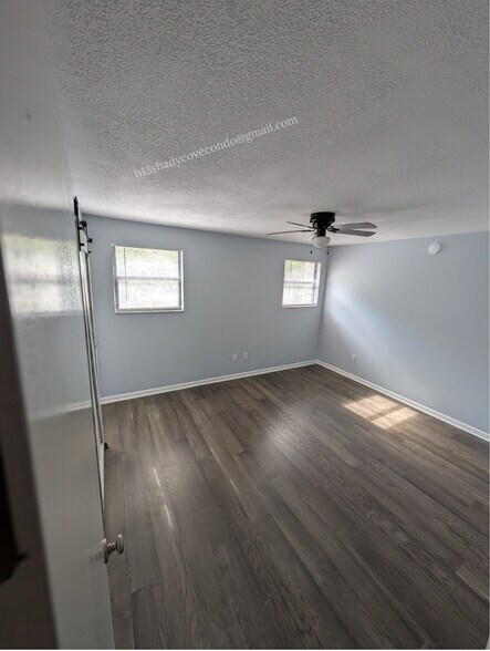 Building Photo - 5568 La Moya Ave