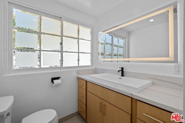Building Photo - 9315 Lloydcrest Dr