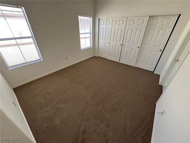 Building Photo - 3400 Cabana Dr