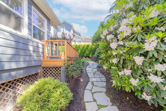 Building Photo - Enchanting Portland Heights 5BD House: You...