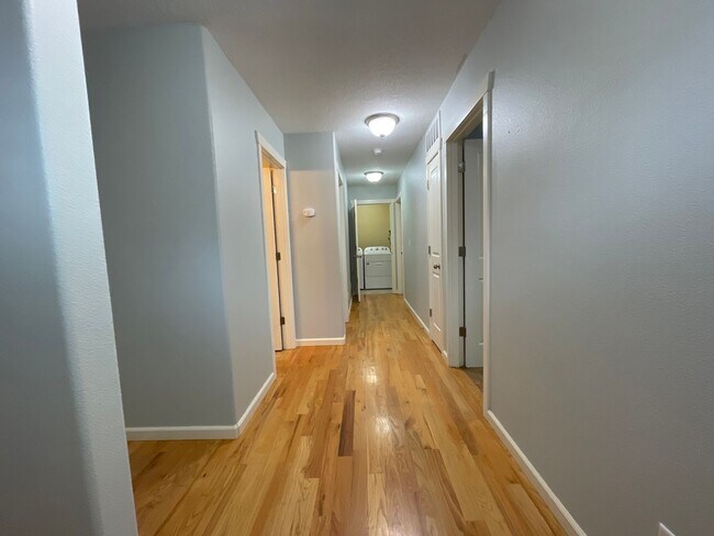 Building Photo - 3 Bedroom 2.5 Bathroom House with Bonus Room ~ Garage, A/C, includes Washer and Dryer ~ Close to ...