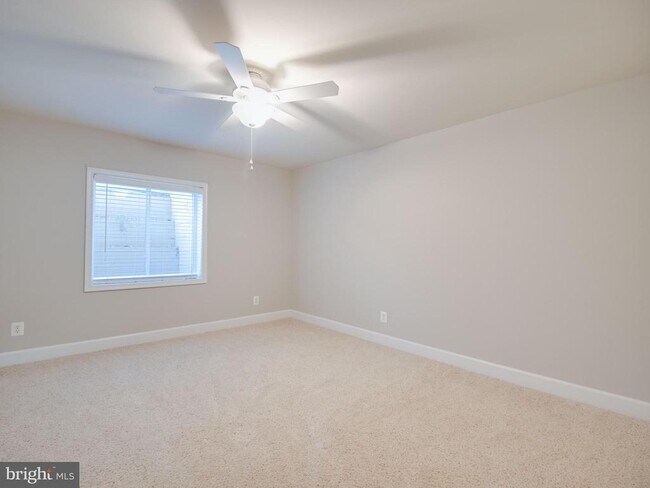 Building Photo - 41397 Windybush Dr