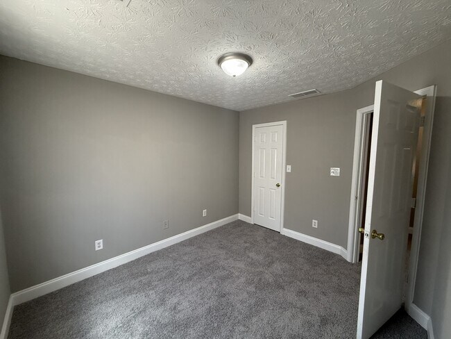 Building Photo - 281 Westchester Cir