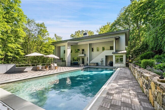 Building Photo - 17 Fox Run Rd