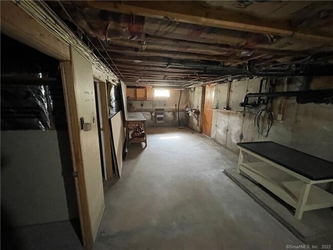 Building Photo - 85 Brentwood Dr