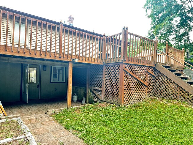Building Photo - 79 Hellstrom Rd