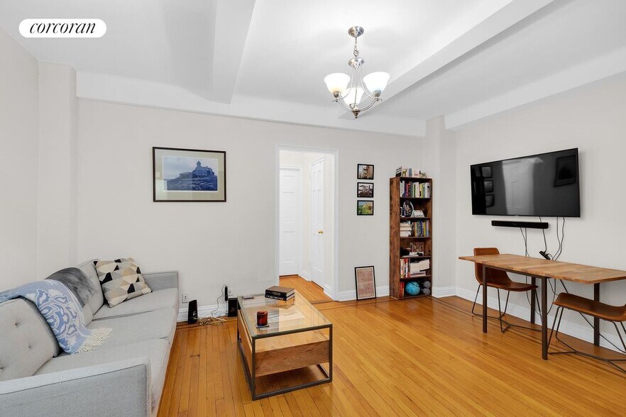 Primary Photo - 142 E 49th St