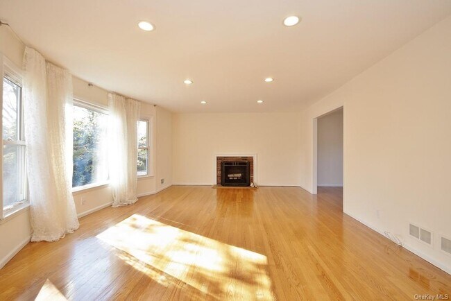 Building Photo - 3 Lakeview Ave