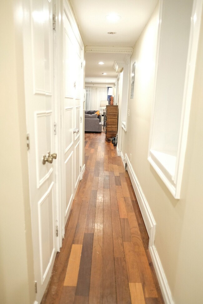 Building Photo - 65 W 107th St