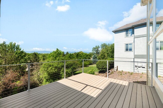 Building Photo - Luxury 6BD, 5BA Recently Remodeled Littlet...