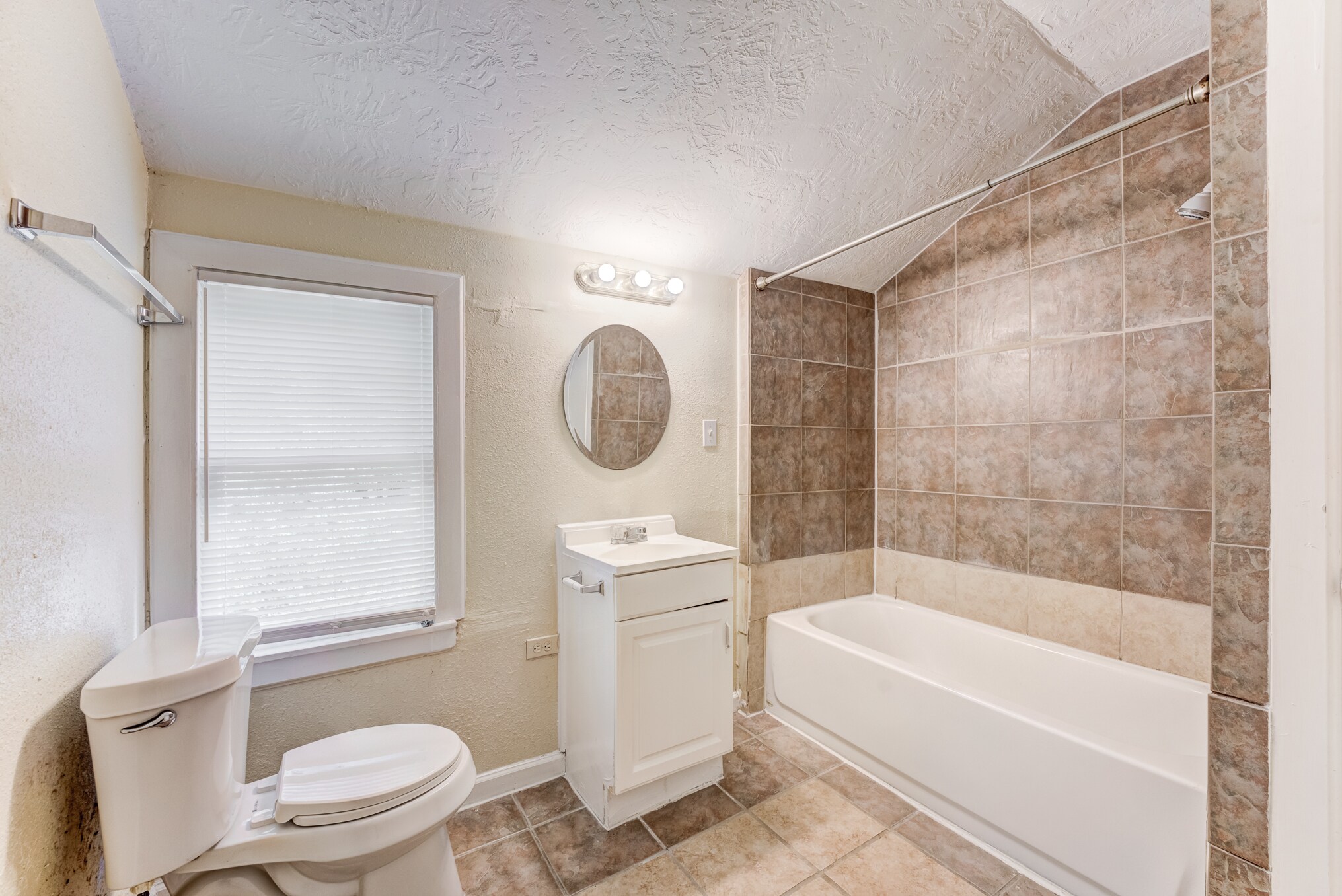 Building Photo - 815 Roosevelt St