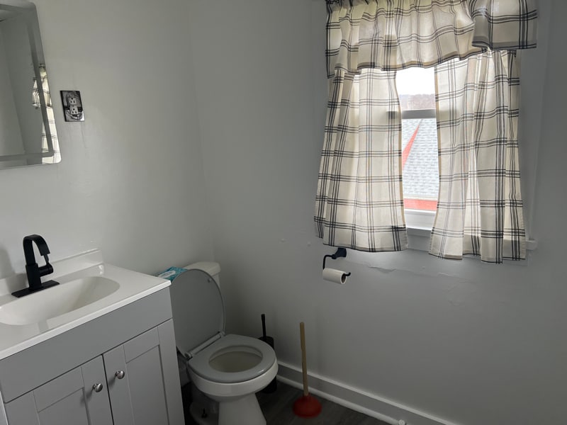 Building Photo - 1300 Stewart St