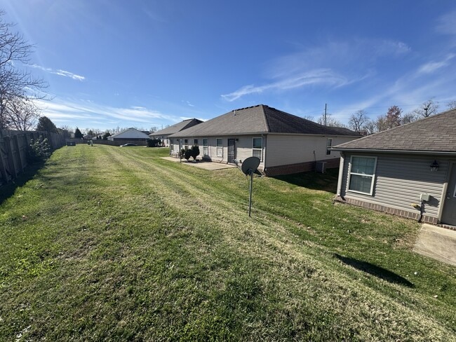 Building Photo - 708 Chatham Ct