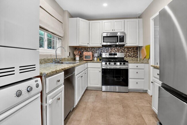 Building Photo - 3458 Martha Custis Dr