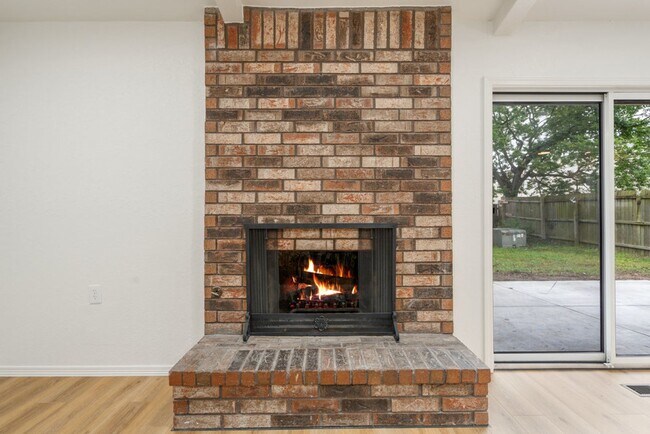 Building Photo - 3 Bed | 2 Bath near Downtown Tulsa!