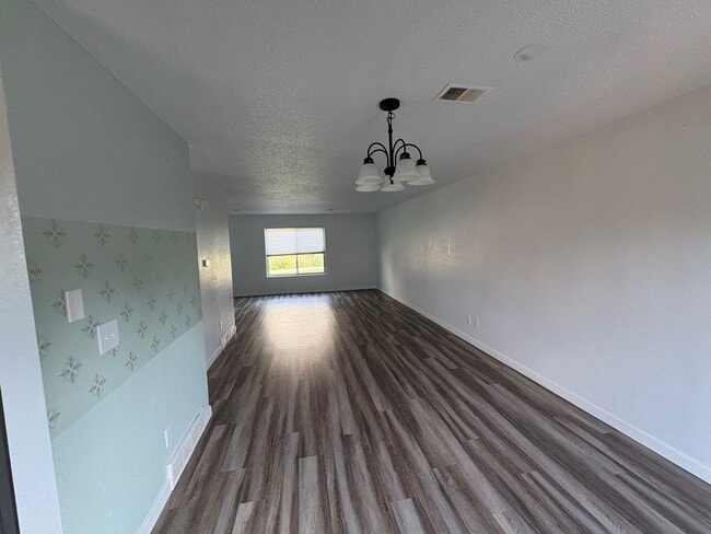 Building Photo - 3 Bed 2.5 Bath Home with 2 Car Detached Ga...