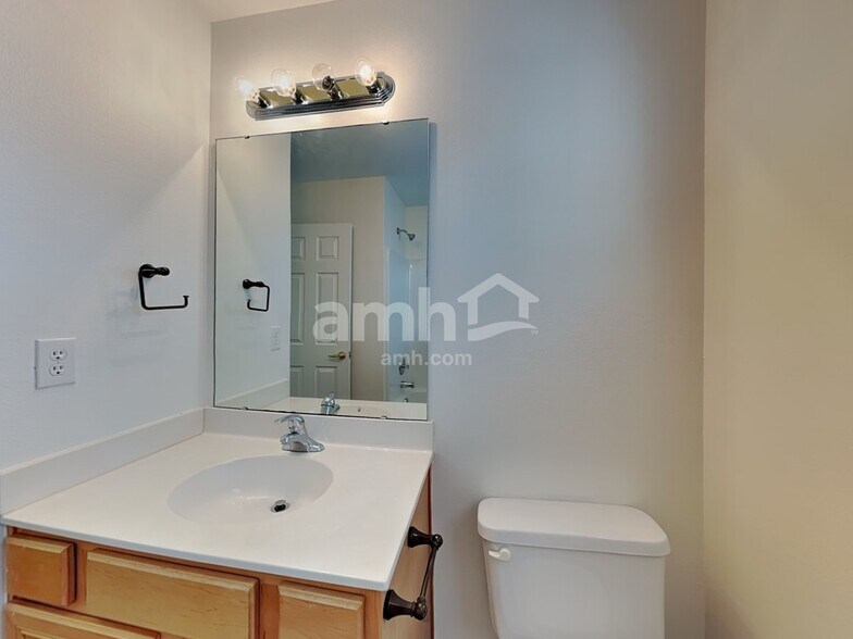 Building Photo - 118 Greenway St