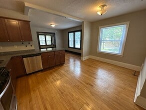 Building Photo - 422 Pierce St