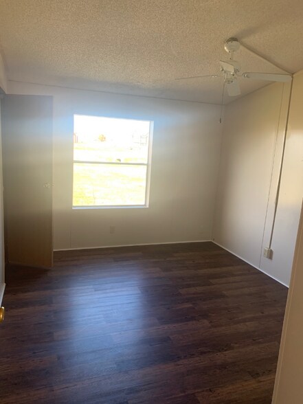 Building Photo - 107 Valley View Ct