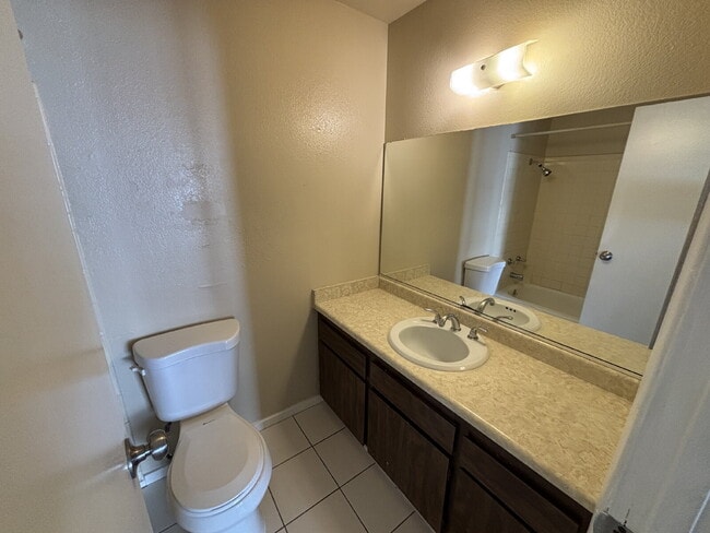 Building Photo - First Floor 2-bed, 2-bath, no carpet here!