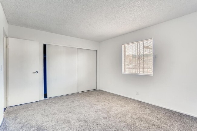 Building Photo - Redone STUNNING 1st floor Apartment!