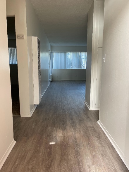 Building Photo - 1590 W Palm Ln