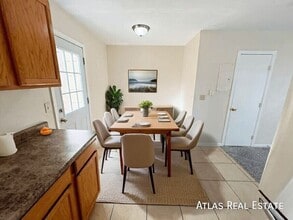 Building Photo - 6970 Peyote Way
