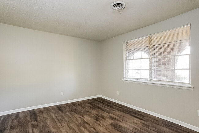 Building Photo - Charming Brick Home in Augusta