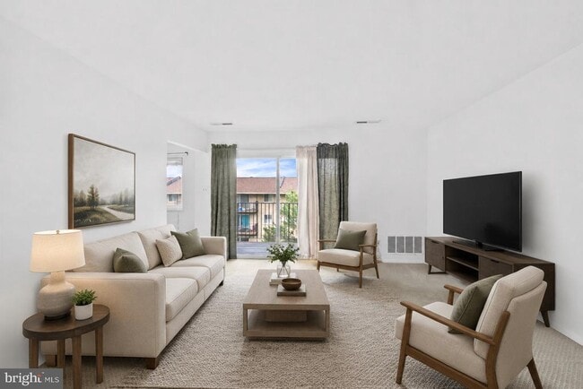 Building Photo - 6284 Rose Hill Dr