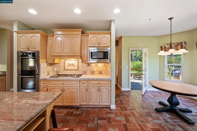 Building Photo - 20 Oak Crest Ln