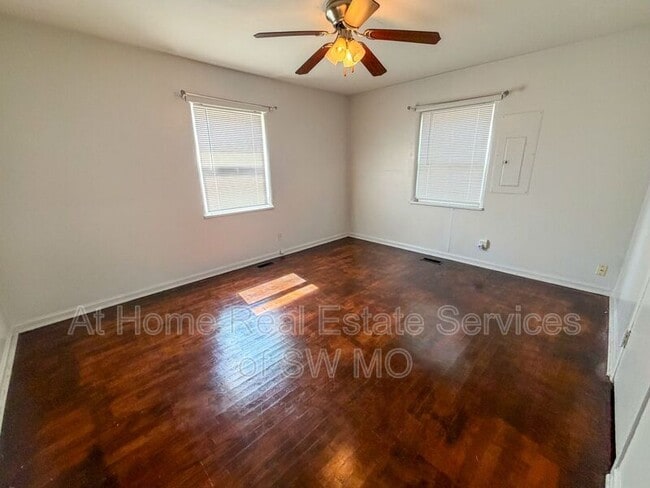 Building Photo - 648 S Fairway Ave