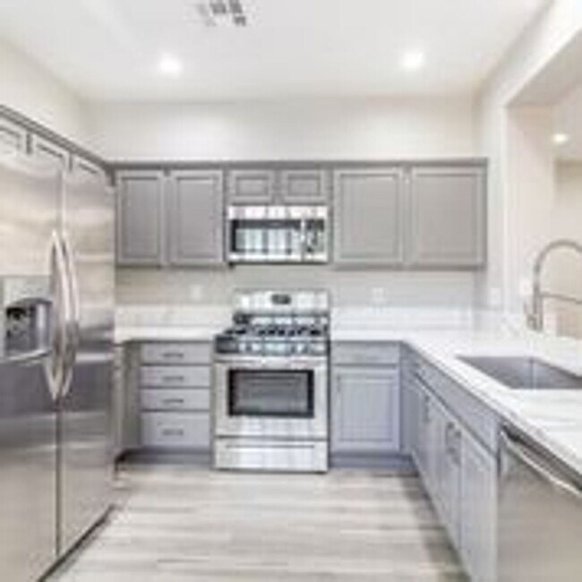 Building Photo - Welcome Home! Beautiful One Story Home in Aliante