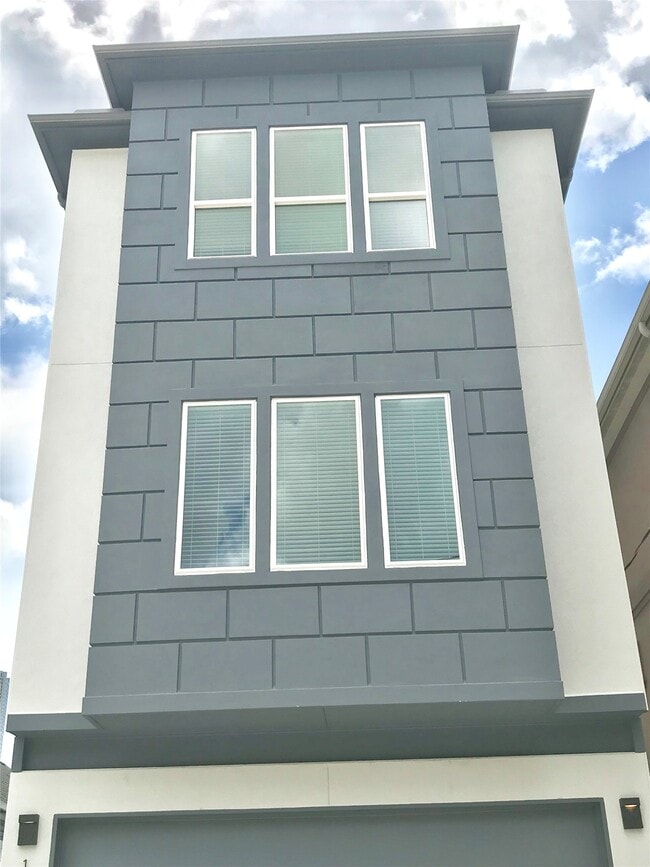 Building Photo - 1111 Edwards St