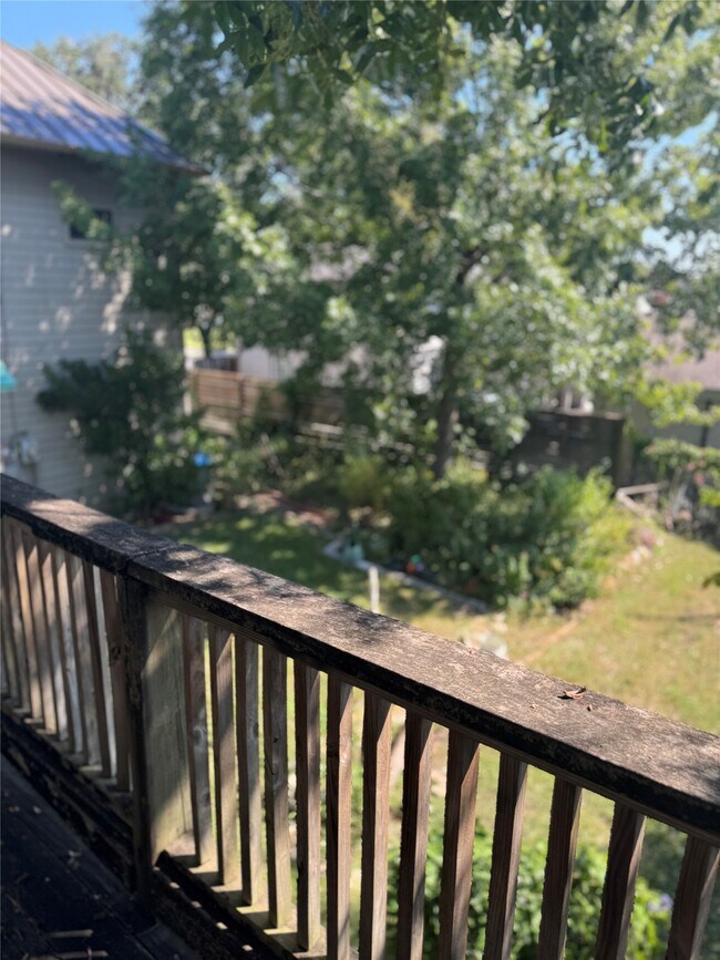 Building Photo - 3934 Fernwood Dr