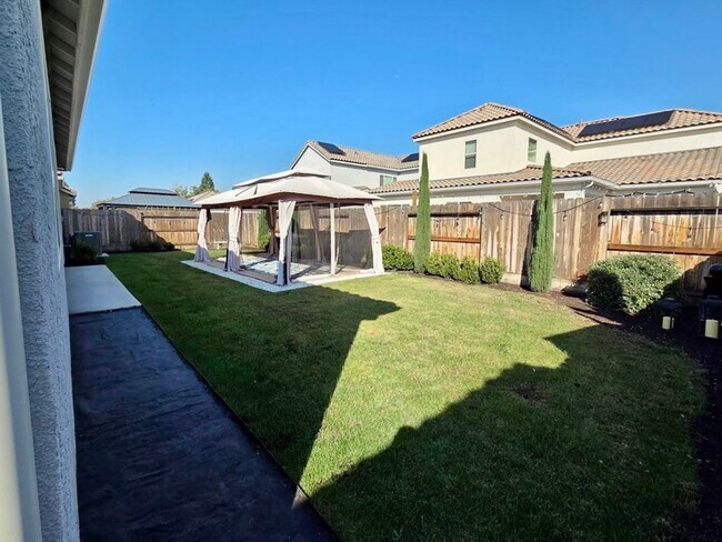 Building Photo - $2,750 Shaw & Locan, 4 Bedroom House - Twa...