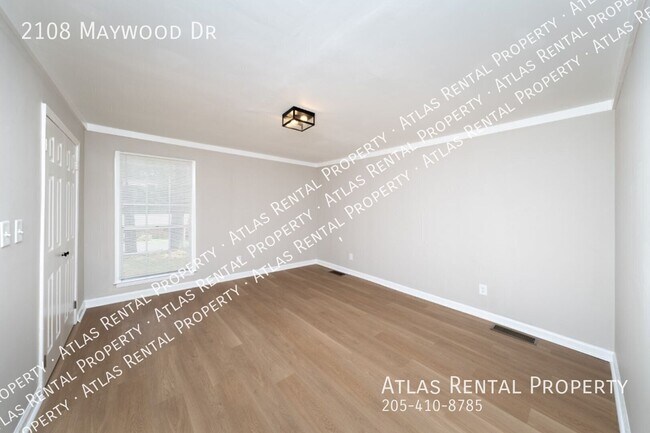 Building Photo - 2108 Maywood Dr