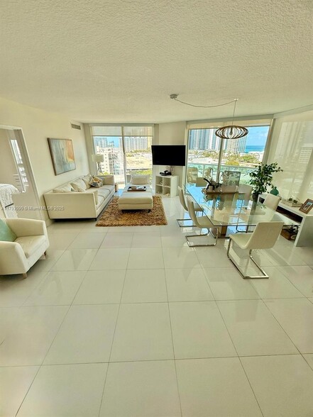 Building Photo - 250 Sunny Isles Blvd