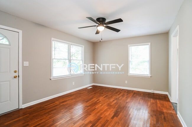 Building Photo - 2731 Bradford St