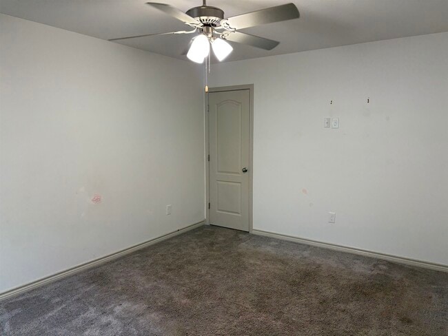 Building Photo - 402 Placido Dr